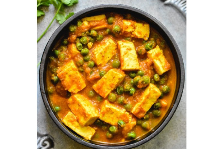 Chickpeas cooked on a Traditional Onion-Garlic-Ginger Curry. (Preparation time 25-35min). Available with portion of basmati rice or naan. - Namaste Indian Food