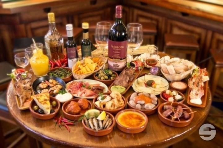Grillgemüse-Platte mit Tsatziki - Sabor Restaurant