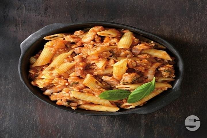 Pasta with Bolognese Sauce - La Victoire 31