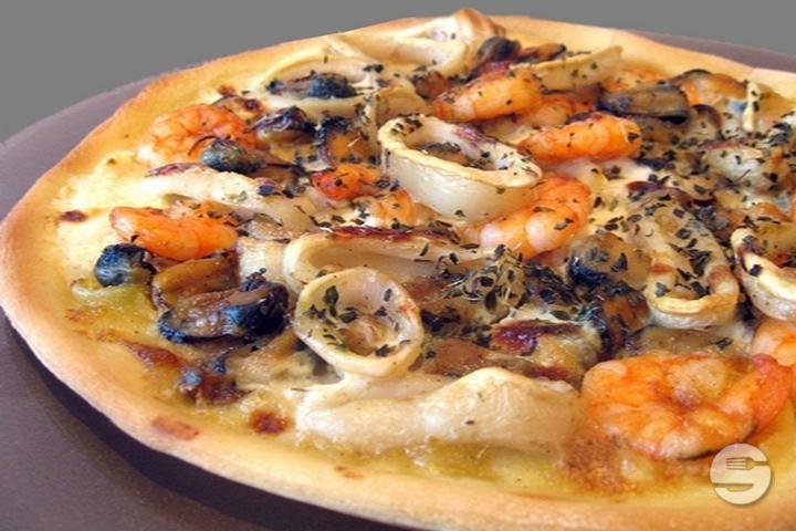 Seafood Pizza - La Victoire 31