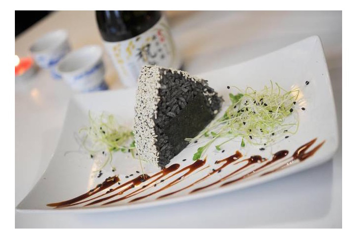 Black Onigiri Thonmousse - Neon Sushi