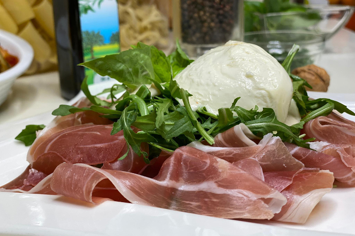 Ham & Burrata Salad - La Destinazione *