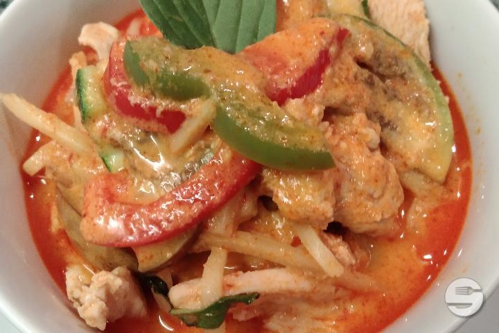 Red Curry Chicken or Pork - La Table des Artisans