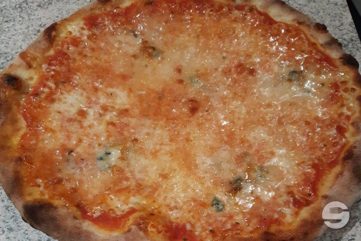 Quattro Formaggi - Ristorante Pizzeria La Perla