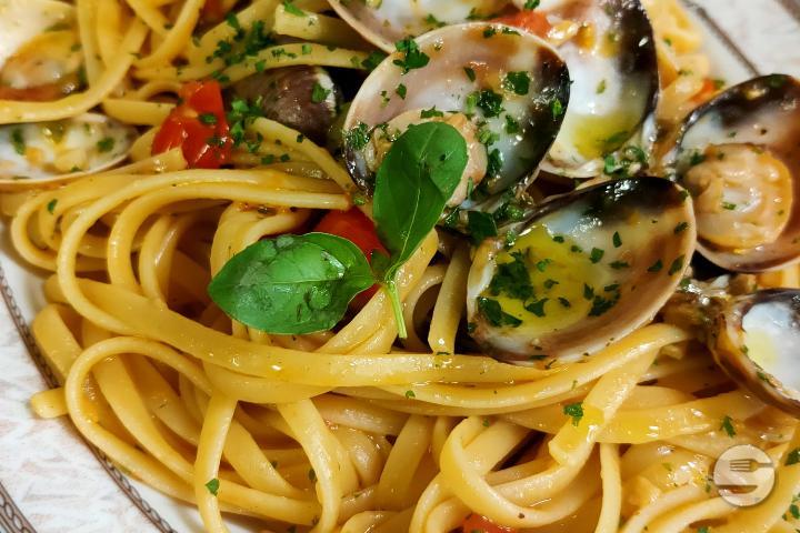 Linguine alle Vongole - Ristorante Pizzeria La Perla