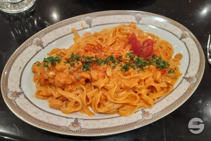 Tagliatelle al Salmone Affumicato - Ristorante Pizzeria La Perla