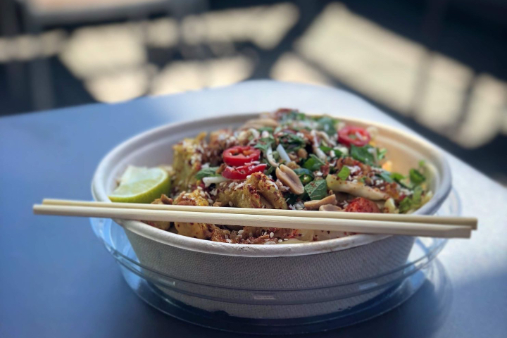 Satay sauce with chicken - GiGi Sushi Bar