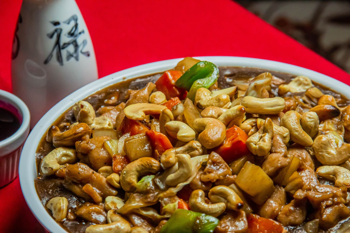 Thai "Kong Bao" style with nuts and beef - GiGi Sushi Bar