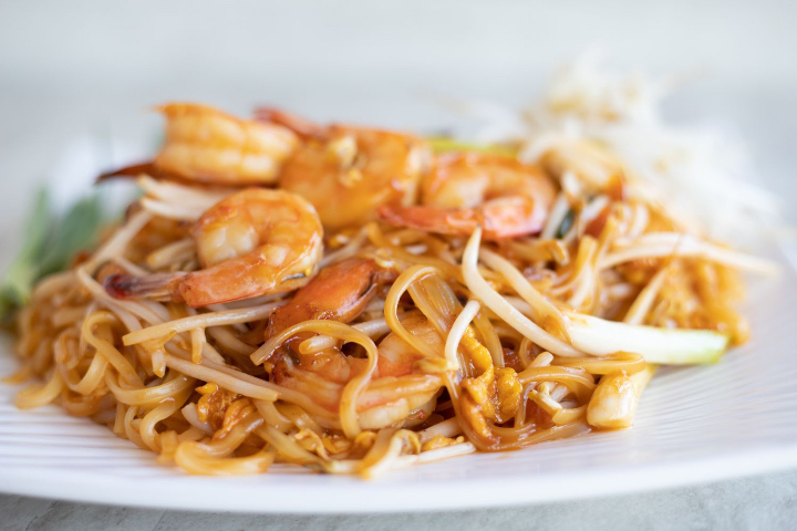 Pad Thai with chicken and tofu - GiGi Sushi Bar