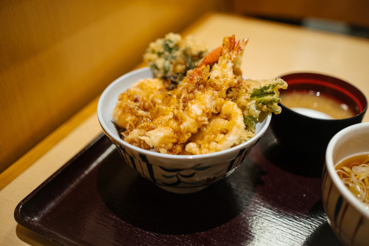 Tempura Prawns Uramaki (4 pieces) - GiGi Sushi Bar