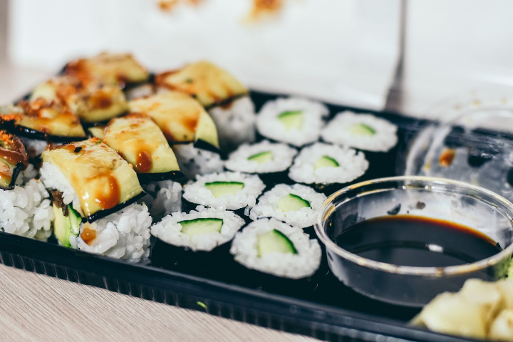 GiGi Vegetarian Uramaki (4 pieces) - GiGi Sushi Bar