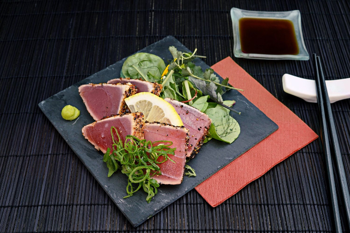 Tuna Sashimi (2 pieces) - GiGi Sushi Bar