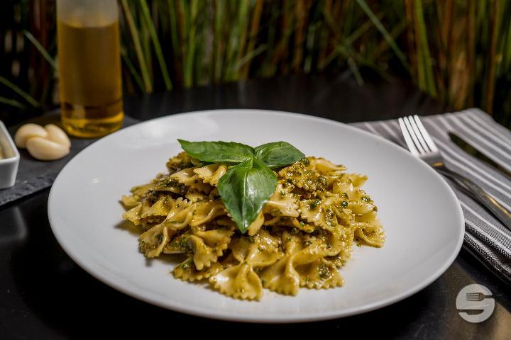 Farfalle with Pesto - Pomodoro Pasta e Basta