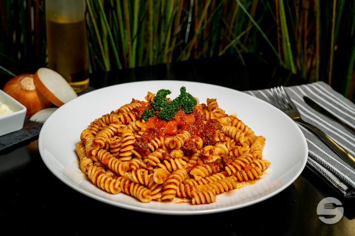 Fusilli Bolognese - Pomodoro Pasta e Basta