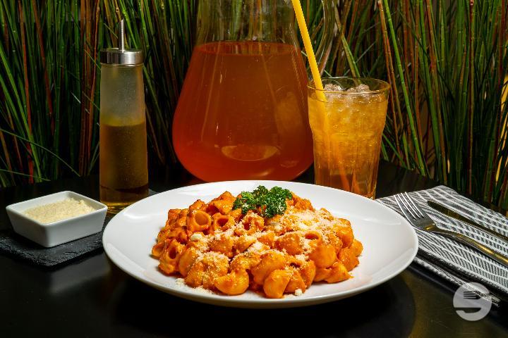 Pasta & Apple Juice or Homemade Ice Tea - Pomodoro Pasta e Basta