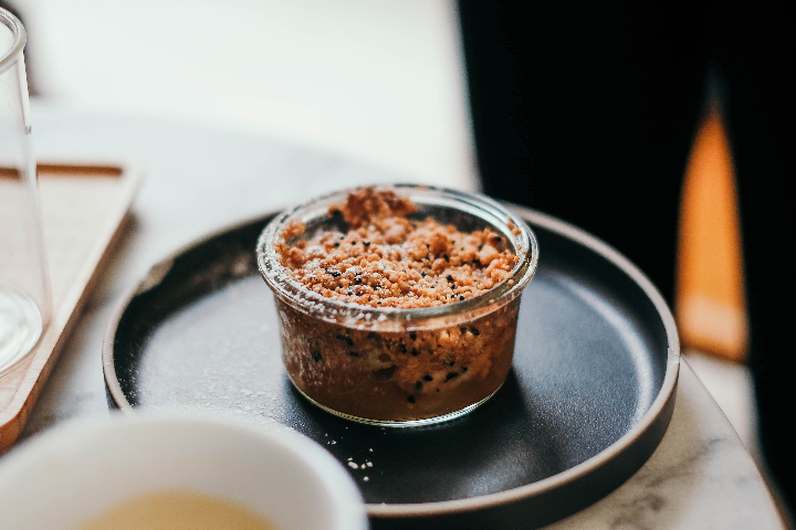Crumble à la pomme & raisins - Street 42