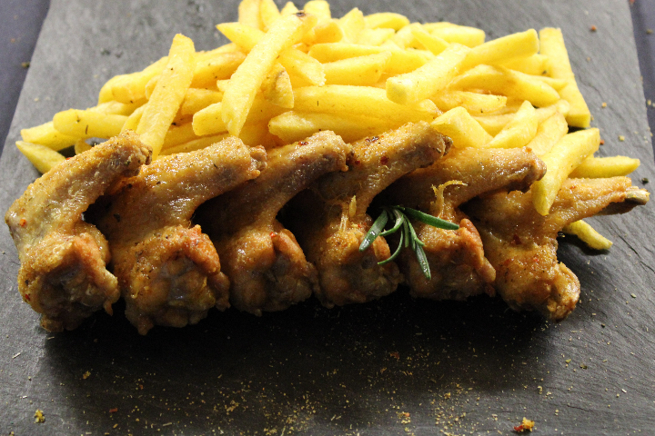 CHICKEN WINGS - Janni Pizzakurier & Take Away
