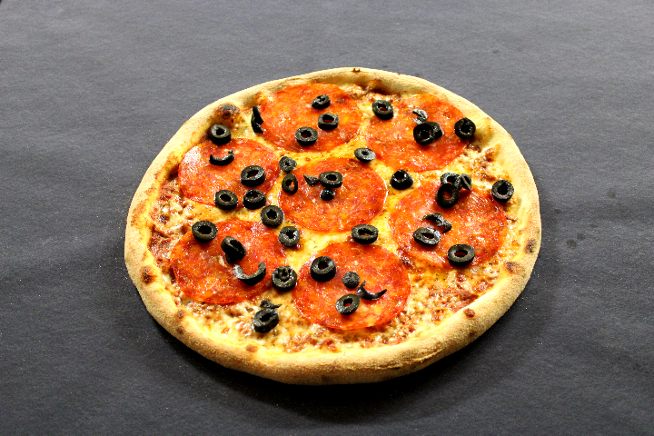 9. PIZZA SALAMI - Janni Pizzakurier & Take Away