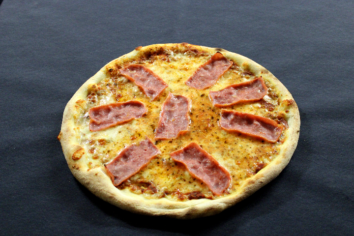 5. PIZZA PROSCIUTTO - Janni Pizzakurier & Take Away