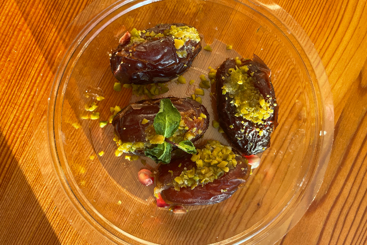 Datteln mit Walnüssen & Pistazien 4Stück - Za Zaa - Lebanese Soul Food