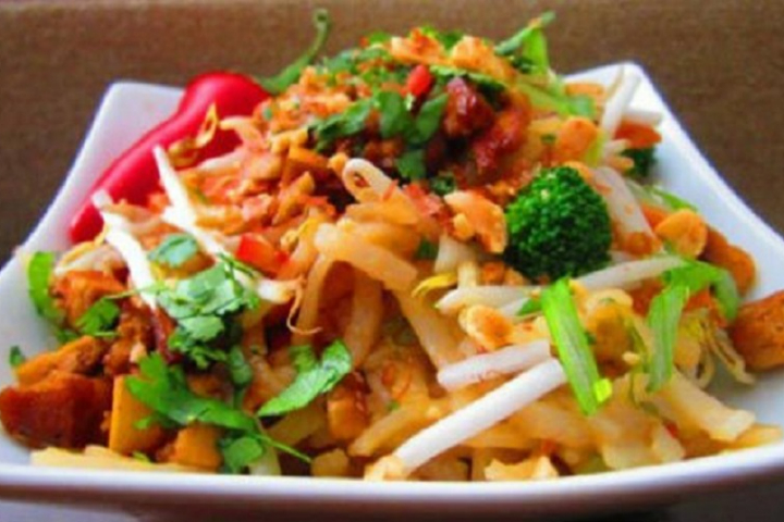 Stir-Fried Noodles with Spring Rolls - Pho Thu