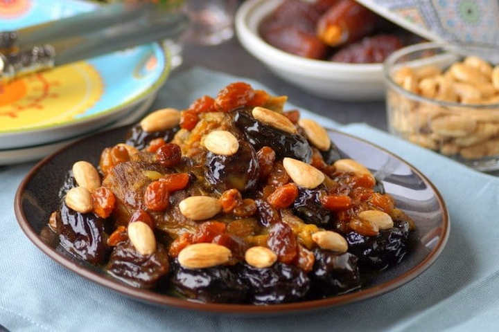 Tajine d'agneau aux pruneaux et aux amandes - Au Ruffy's