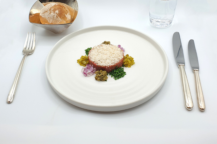 Beef tartare starter portion - The Lounge at Park Hyatt Zürich