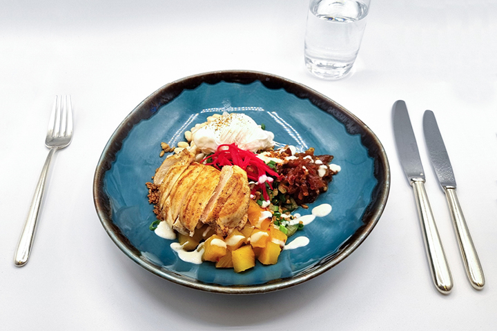 Healthy Bowl with chicken - The Lounge at Park Hyatt Zürich