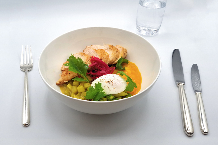 Healthy Bowl with chicken - The Lounge at Park Hyatt Zürich