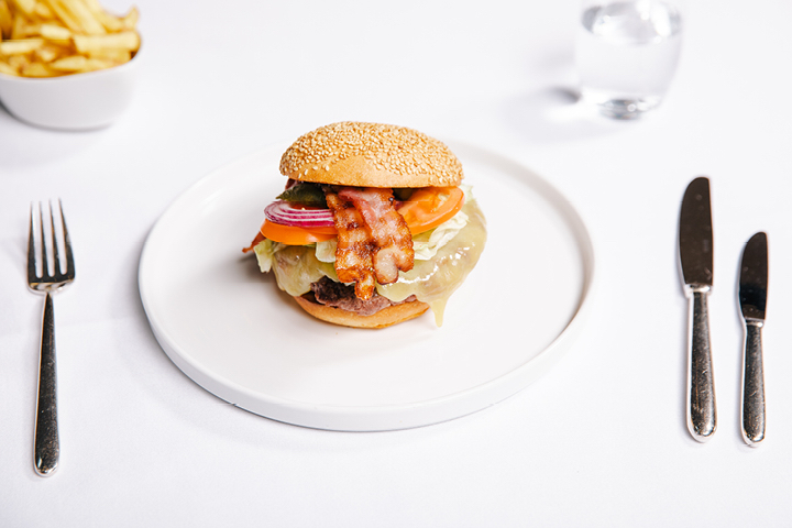 Cheeseburger - The Lounge at Park Hyatt Zürich