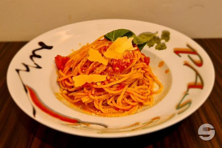 Spaghetti al Pomodoro - La Gondola