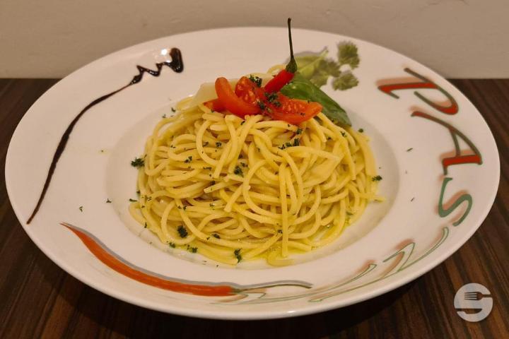 Spaghetti Aglio Olio e Peperoncino - La Gondola