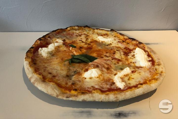 Pizza Quattro Formaggi - La Gondola