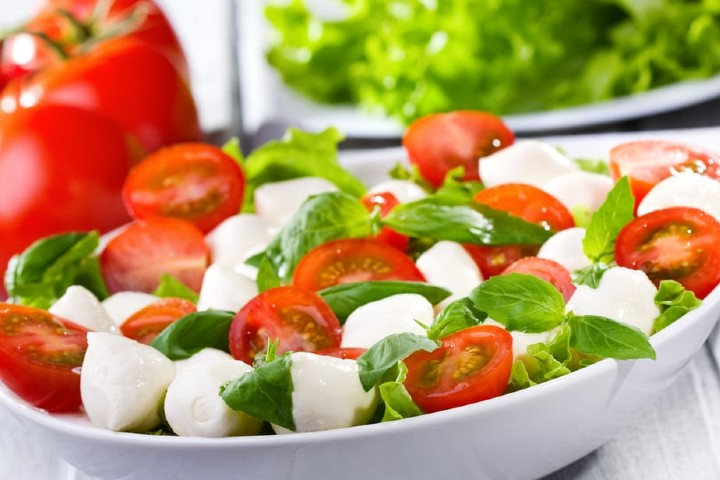 27 - Pomodoro, mozzarella - Bar Oasi