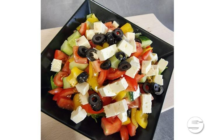 Seasonal mixed salad with egg - Swiss Chalet
