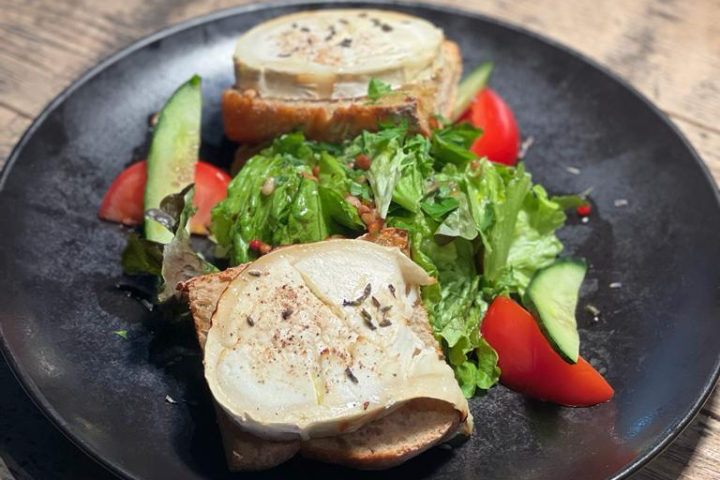 Salade de chèvre chaud - Chat Noir