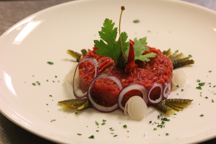 Tartare di manzo (dolce/medio/picante) - Restaurant Gotthardhof