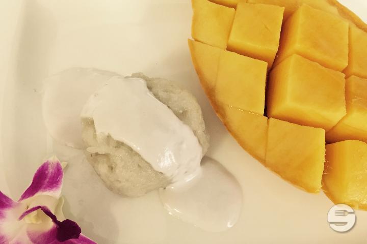 8500 Sticky rice with mango - Benjarong