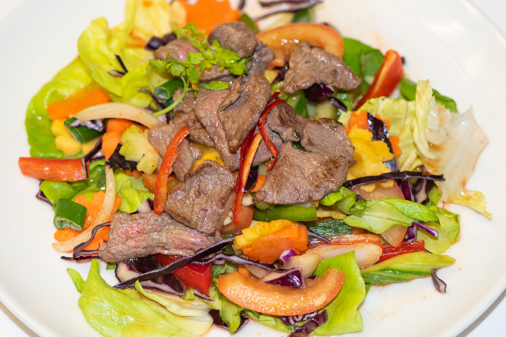 8153 Beef Salad with Vegetables, Lettuce and low fat sauce (calorie conscious) MAIN DISH - Benjarong Thaï Restaurant