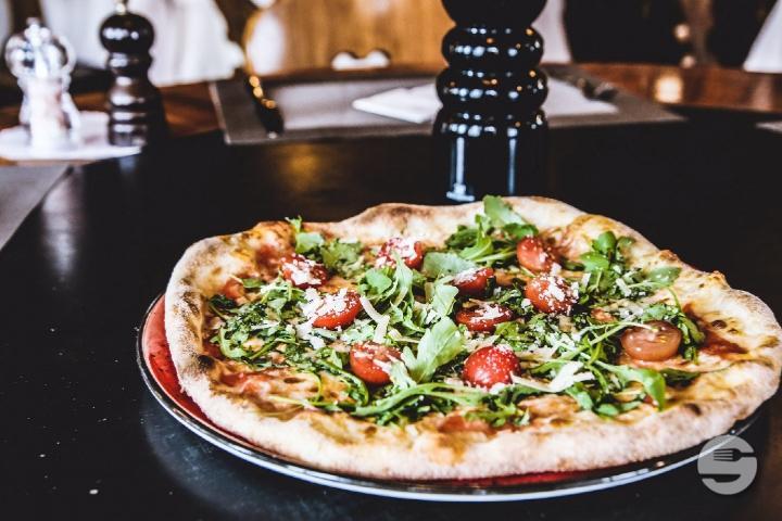 Pizza Prosciutto & Funghi - Santa Verena
