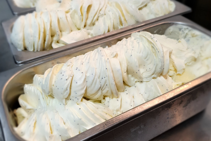 Elderflower poppy - La Golosa Gelato Bern
