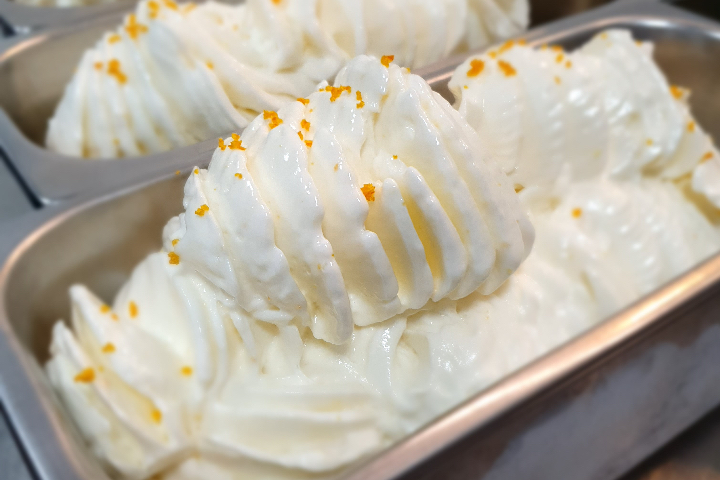 Limone al fior d’arancio (v) - La Golosa Gelato Bern