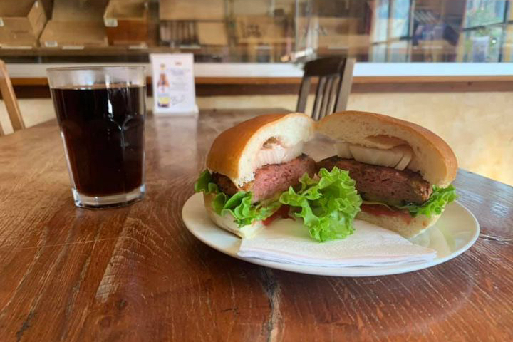 Vegan-Hamburger - BARACOA Bar - Restaurant - Lounge