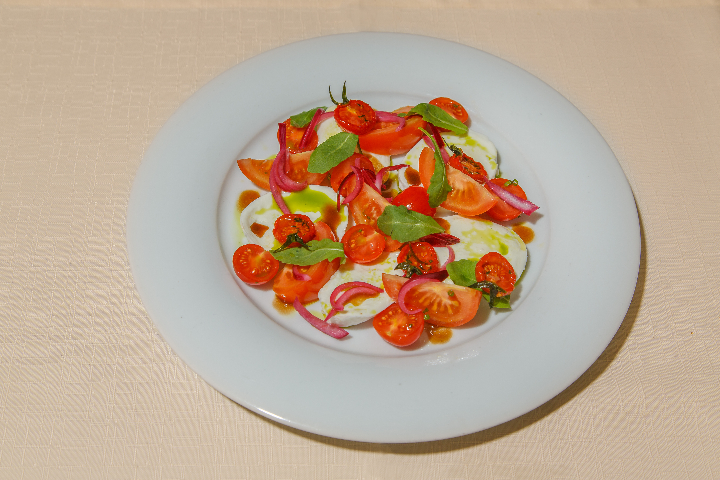 Mozzarella di Buffalo e Pomodorini - BARACOA Bar - Restaurant - Lounge