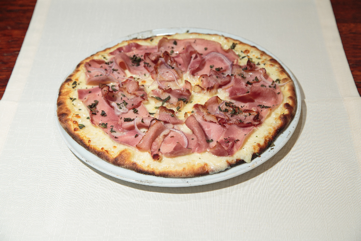 PIZZA PROSCIUTTO - BARACOA Bar - Restaurant - Lounge
