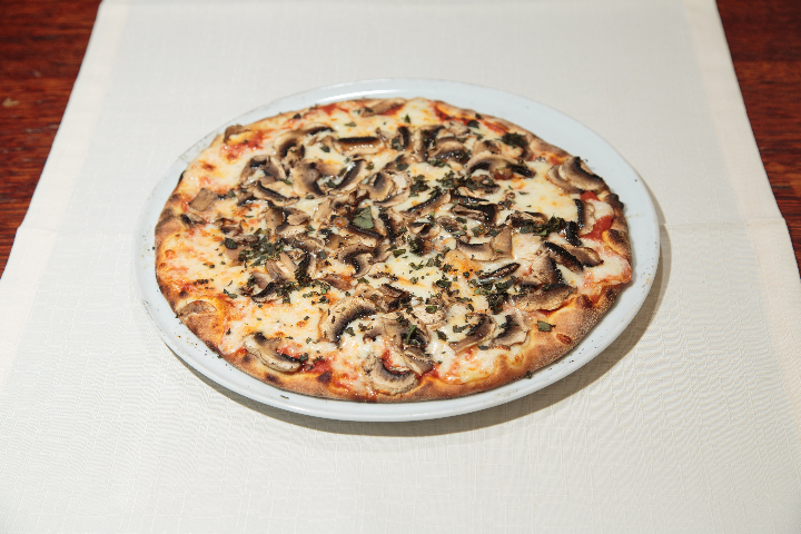PIZZA FUNGHI - BARACOA Bar - Restaurant - Lounge