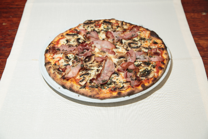PIZZA SPECK E FUNGHI - BARACOA Bar - Restaurant - Lounge