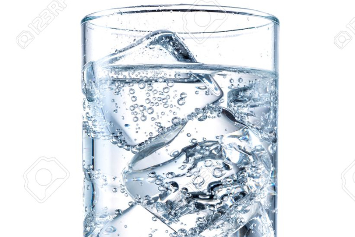 Mineralwasser mit oder ohne Kohlensäure - BARACOA Bar - Restaurant - Lounge