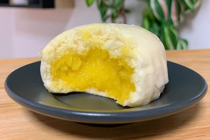 Bánh Bao Stuffed with Egg Cream - Mê Kim