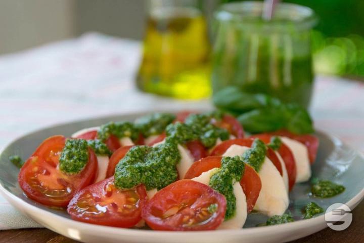 Tomate-Mozz di Bufala-Pesto - Mister Pizza Morges